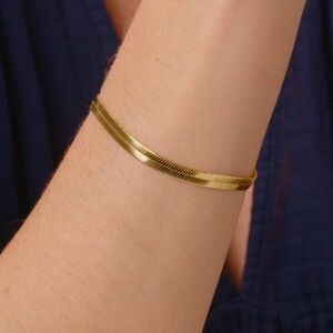 Herringbone gold bracelet